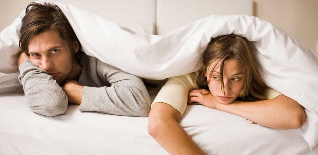Femme et homme avec peu de pouvoir comment grandir.
